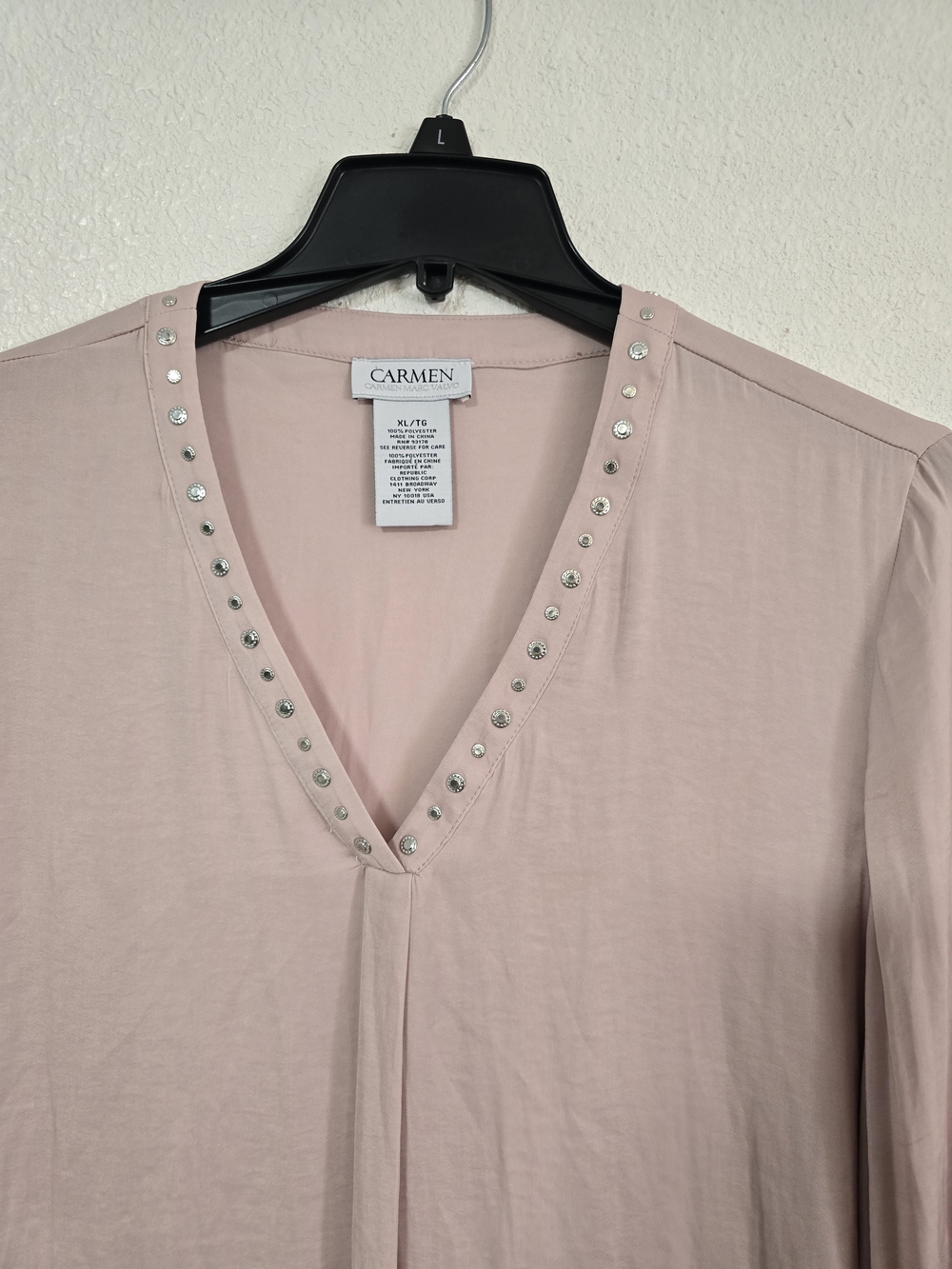 Carmen Marc Valvo Pale Pink V-Neck Blouse with Gem Trim - Picture 5 of 13